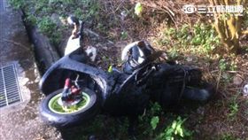 成福路休旅車、機車對撞。消防局提供