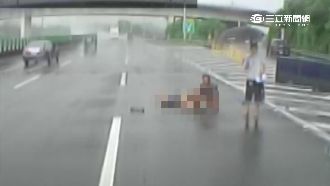 大貨車國道撞護欄　乘客拋飛重摔不治