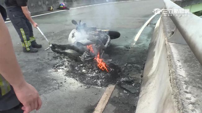 首例！重機騎到半路燒毀　疑油管釀禍