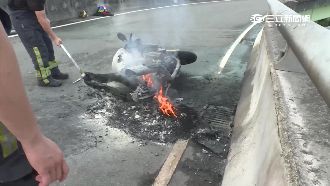 首例！重機騎到半路燒毀　疑油管釀禍