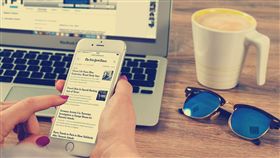 滑手機,資訊,新聞,搜尋,網路（圖／Pixabay）