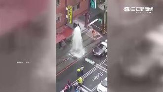 影／人行道驚見湧泉！水柱噴2層樓高