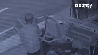 影／假運動真偷竊？猛伯徒手搬冷氣機