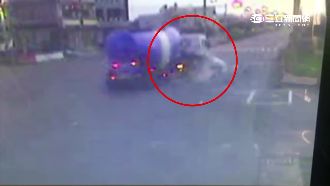 大貨車疑闖燈撞車　命危傷者竟是熟人