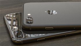 新色鋼琴黑　iPhone 7千萬別買32GB版本？（圖／翻攝applearab）
