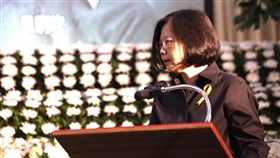 蔡英文出席王拓公祭 圖／民進黨中央提供