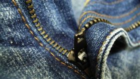 拉鍊
https://www.flickr.com/photos/yu_chuan/2264809188/in/photolist-4s8JSh-4cf8fP-adCDMh-adCDgm-adzPY6-bKMDfn-hQE3EH-dKLJq2-hQECWh-hQEsfu-6GgjMp-hQECQW-bKMmHi-hQECMQ-dKSdB7-bwSDoL-hQETVe-5XJRJh-hQEU88-bKMkmn-bKMkYR-hQED2C-dKSecC-4cf6XF-hQECYG-e9xaP6-fHWNPt-fHWNMx-hQE3xi-hQE3G6-bwSBfS-dKLHF2-cEZx3Q-hQECUy-4cbJQQ-dKLJxk-hQEshy-G51J5U-hQECGj-dKLJ8z-hQETW6-dKLJF2-dwUws2-5ai1DM-4c7MtF-dKSdgN-hQETWr-dKLHxg-8BoqZ-dKSd9w