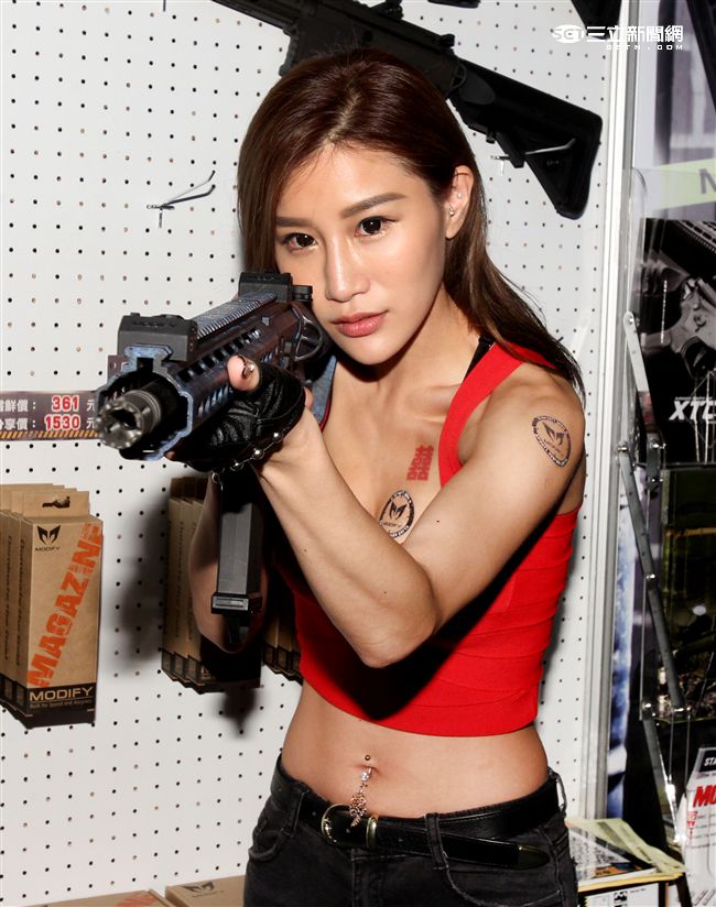 武哈祭辣妹Lara han。（記者邱榮吉/攝影）