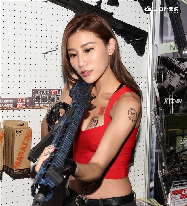 武哈祭辣妹Lara han。（記者邱榮吉/攝影）