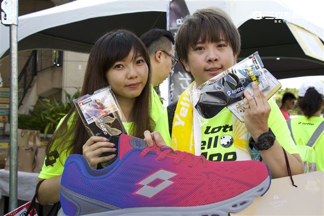2016 Lotto月光路跑攤位活動（記者林顥宗/攝影）