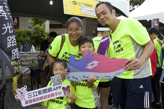 2016 Lotto月光路跑攤位活動（記者林顥宗/攝影）