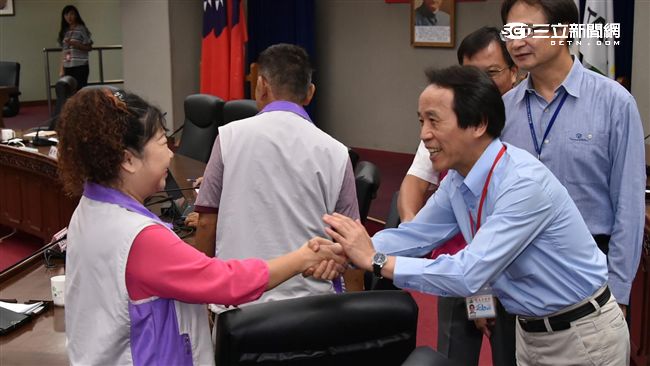 遠雄期限前夕　柯首次缺席里長座談
