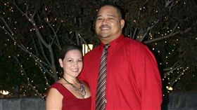 Jeff Parungoa,Jennifer Favela（圖／翻攝自Jeff Parungoa臉書）
https://www.facebook.com/photo.php?fbid=10208649805223646&set=piaarp.1265861793.10208649805063642&type=3&theater