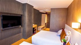 飯店,員工,訓練,SOP,清掃人員,裸睡,敲門,通知,電話,客房服務(https://www.facebook.com/taipei.m.hotel/photos/a.1544076412553411.1073741828.1544075042553548/1576967372597648/?type=3&theater)