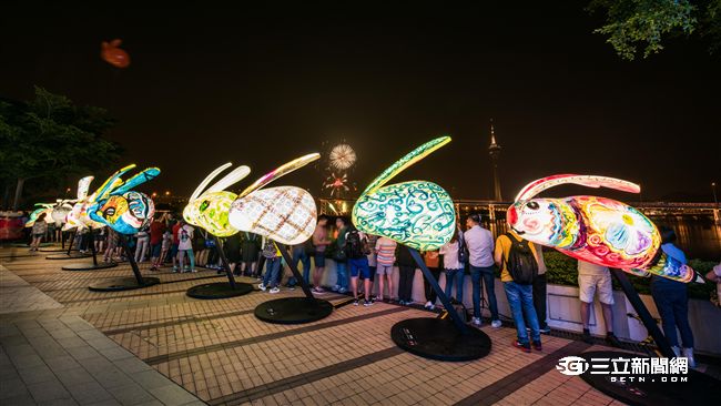 澳門花燈節玉兔花燈展　萌翻壹號廣場