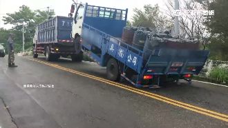 過橋爬坡　貨車「翹孤輪」大跳波浪舞