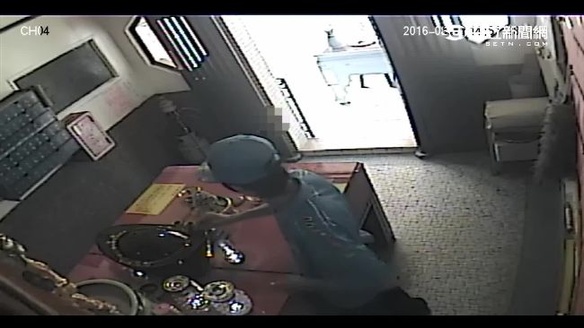 失業男廟裡偷供品　怕報應先拜拜