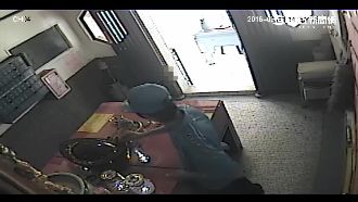 失業男廟裡偷供品　怕報應先拜拜