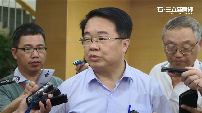 政院明年起砍退休公教人員三節慰問金