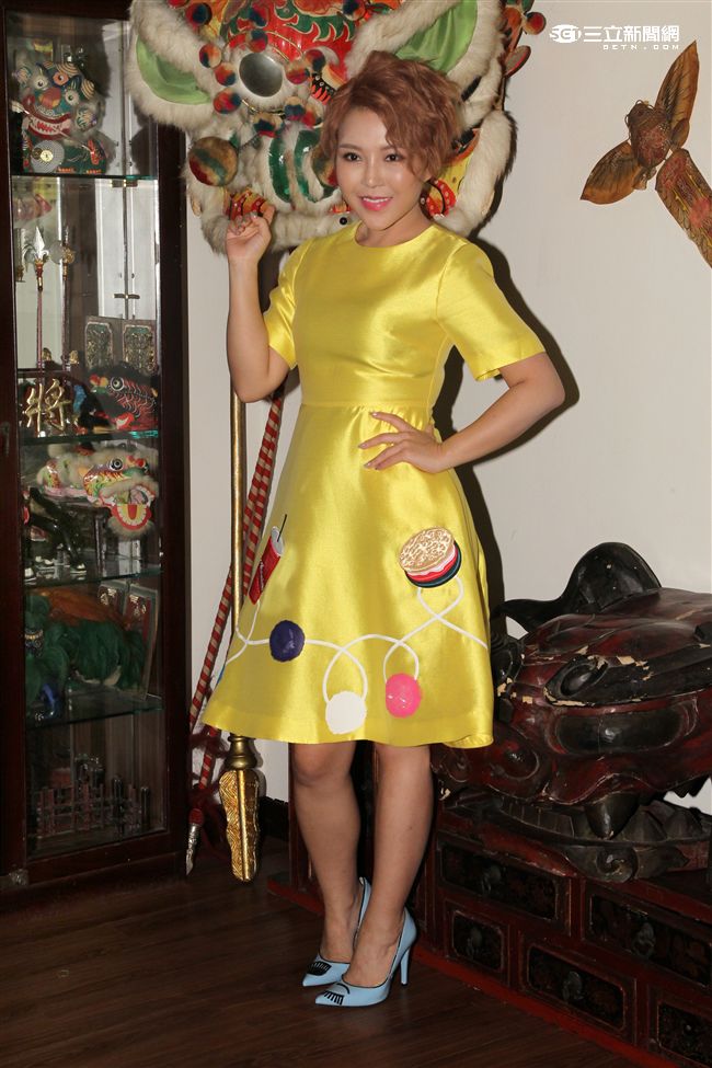 大陸「廣場舞天后」崔子格來台搶灘，推《最好的自己》專輯，新疆出生、北京長大，有蒙古血統的崔子格，首次來台，樣樣新鮮
。（記者邱榮吉/攝影）
