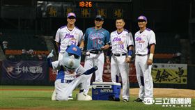 義大幫陳金鋒辦新莊球場告別致敬活動（圖／記者王怡翔攝）