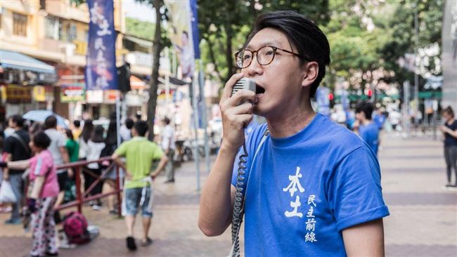 香港青年躥起　撐起本土自決大旗