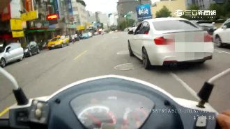認栽吧！　員警追車拔槍抓2詐騙車手