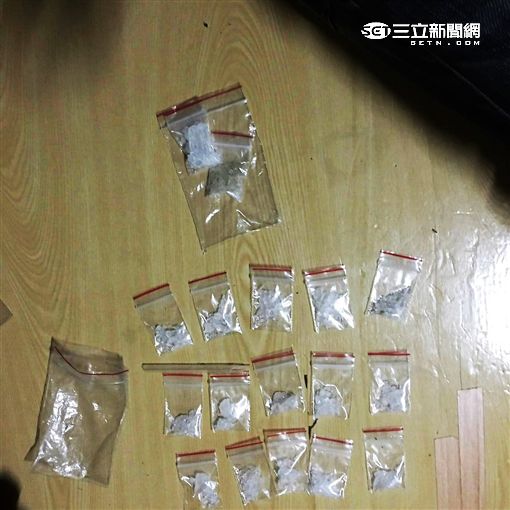 陳嫌在家大開毒趴遭警查獲暴鯉王吸食器（翻攝畫面）