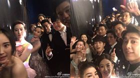 黃曉明,大合照,後台 圖/翻攝自黃曉明微博
