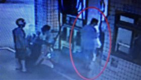 火燒車陸客團司機買汽油（圖／中央社）