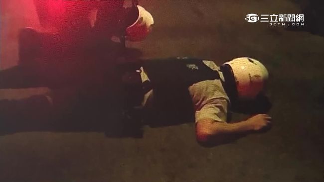 用肉身攔酒駕騎士　警摔車骨折送醫