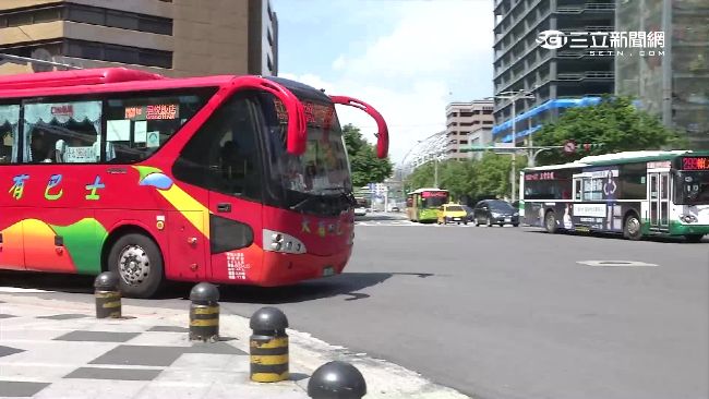 內輪差釀意外　大型車駕駛轉彎有撇步
