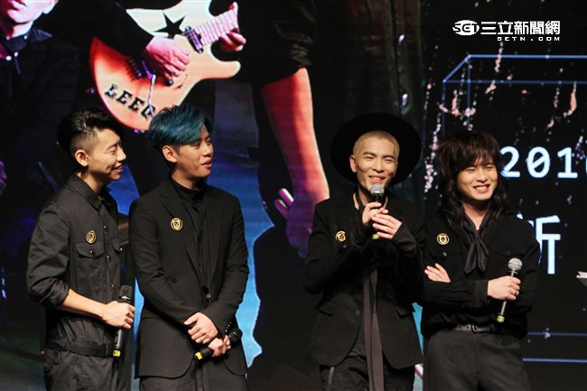 「獅子合唱團」蕭敬騰親自打造充滿爆發力全新專輯正式發行。（記者邱榮吉/攝影）