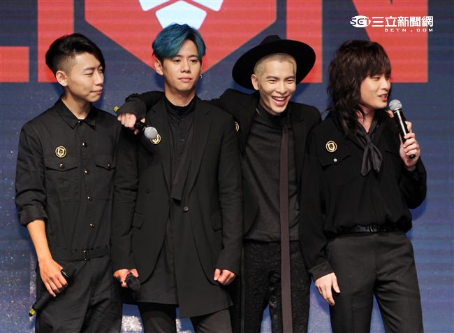 「獅子合唱團」蕭敬騰親自打造充滿爆發力全新專輯正式發行。（記者邱榮吉/攝影）