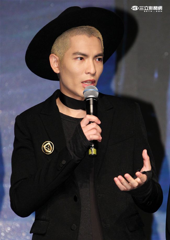 「獅子合唱團」蕭敬騰親自打造充滿爆發力全新專輯正式發行。（記者邱榮吉/攝影）