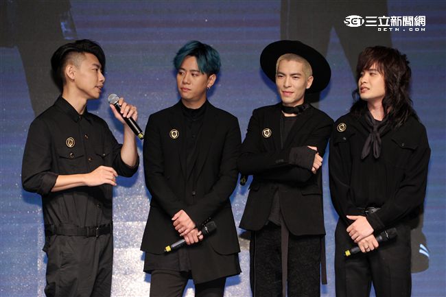 「獅子合唱團」蕭敬騰親自打造充滿爆發力全新專輯正式發行。（記者邱榮吉/攝影）