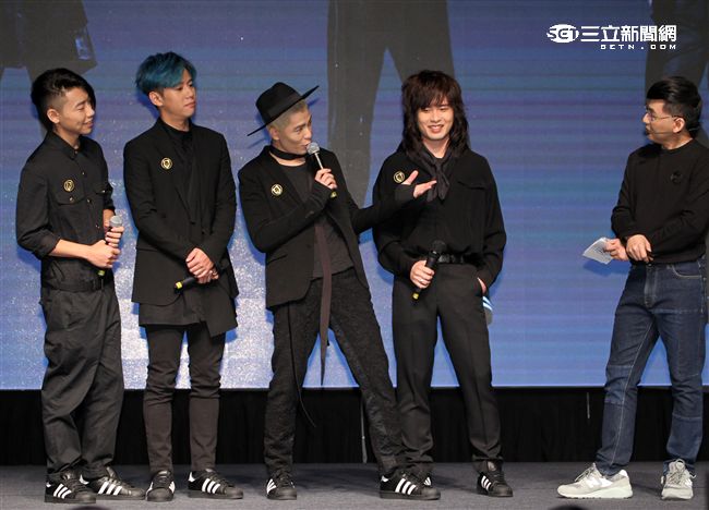 「獅子合唱團」蕭敬騰親自打造充滿爆發力全新專輯正式發行。（記者邱榮吉/攝影）