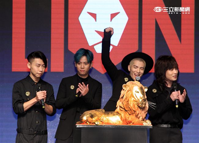 「獅子合唱團」蕭敬騰親自打造充滿爆發力全新專輯正式發行。（記者邱榮吉/攝影）