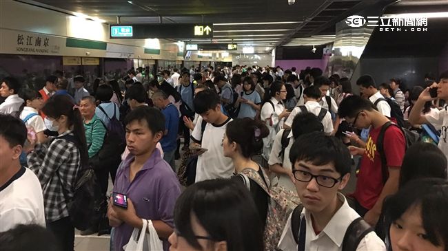 北捷列車卡隧道　乘客：根本屍速列車