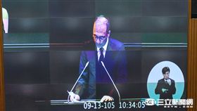 林全報告 手語老師 圖／記者林敬旻攝