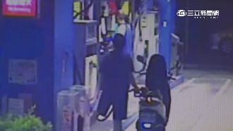 他狂加1元油77次　只為收集發票