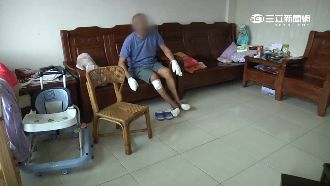 家門外鋪上百度柏油　男出門腿軟燙傷