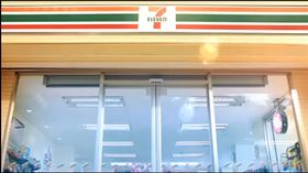 超商,店員,繳費,零錢,銀行,交班,消費,顧客(https://www.youtube.com/watch?v=WybvTID4RDI)