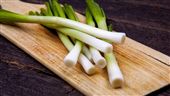 生吃青蔥會導致肝炎　這是真的？