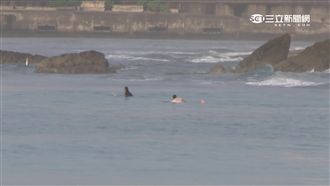 無視大雨上衝浪課　資深教練怒斥缺德