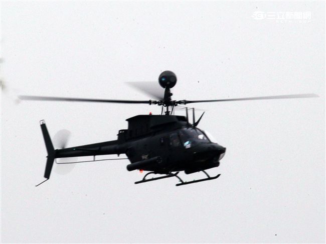 陸軍航特部OH-58D戰搜直升機搭配阿帕契直升機的「獵殺組合」，AHIP負責鎖定目標，阿帕契則從訊號得到目標發射飛彈，摧毀目標。。（記者邱榮吉/攝影）