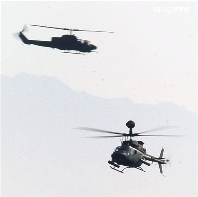 陸軍航特部OH-58D戰搜直升機搭配阿帕契直升機的「獵殺組合」，AHIP負責鎖定目標，阿帕契則從訊號得到目標發射飛彈，摧毀目標。。（記者邱榮吉/攝影）