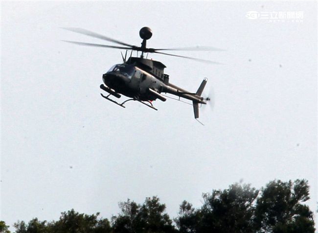 陸軍航特部OH-58D戰搜直升機搭配阿帕契直升機的「獵殺組合」，AHIP負責鎖定目標，阿帕契則從訊號得到目標發射飛彈，摧毀目標。。（記者邱榮吉/攝影）