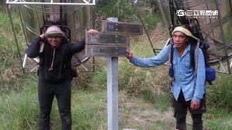 山友感動！山青搬30公斤水塔攻山屋