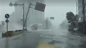 屏東,墾丁,莫蘭蒂（圖／翻攝自爆料公社臉書）
https://www.facebook.com/162608724089621/videos/pcb.336754343341724/336752453341913/?type=3&theater